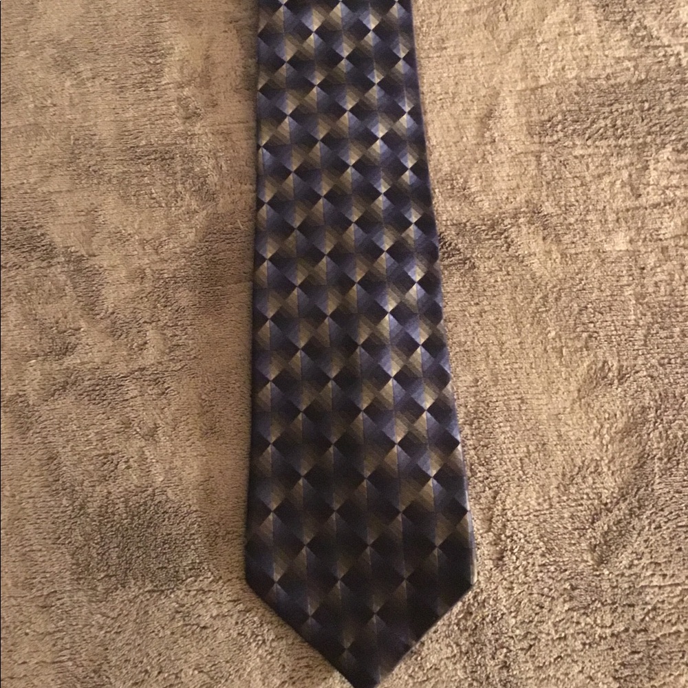 Men’s 57” Long VanHeusen  Preowned Tie.